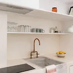 Aniko White Alley Lejlighedshotel 4*