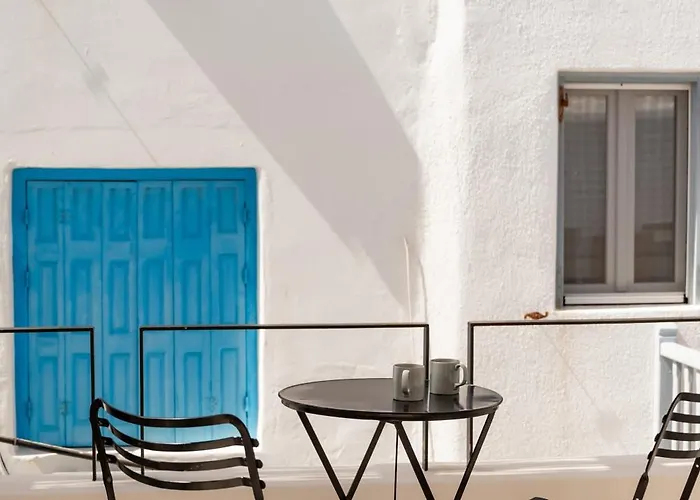 Aníko White Alley Mykonos Town