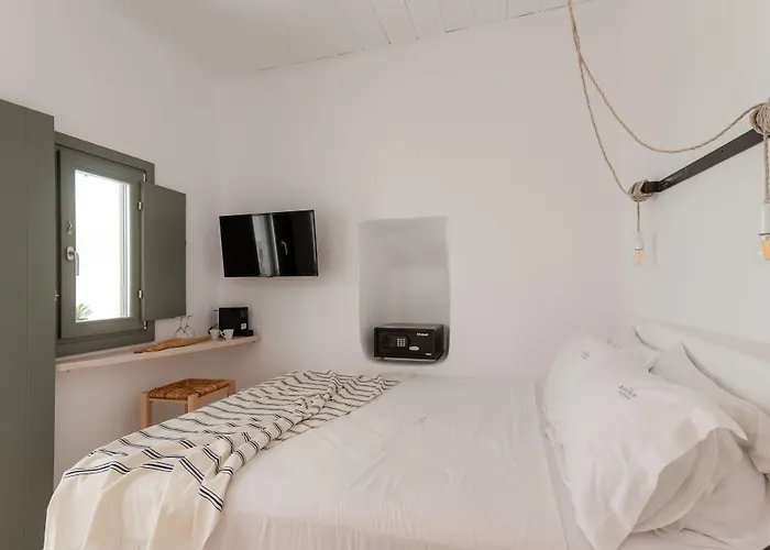 Aníko White Alley Mykonos Town